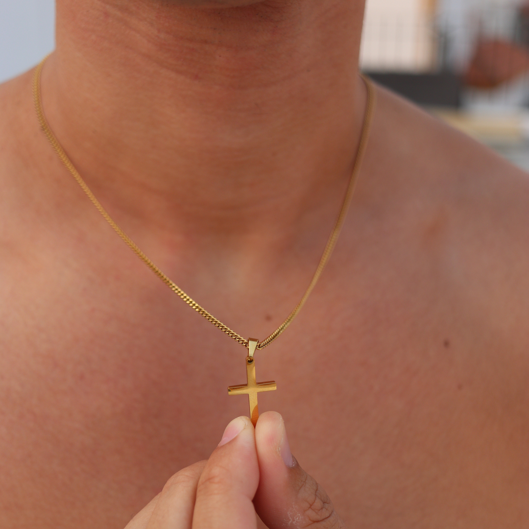 Cross Chain Pendant Gold