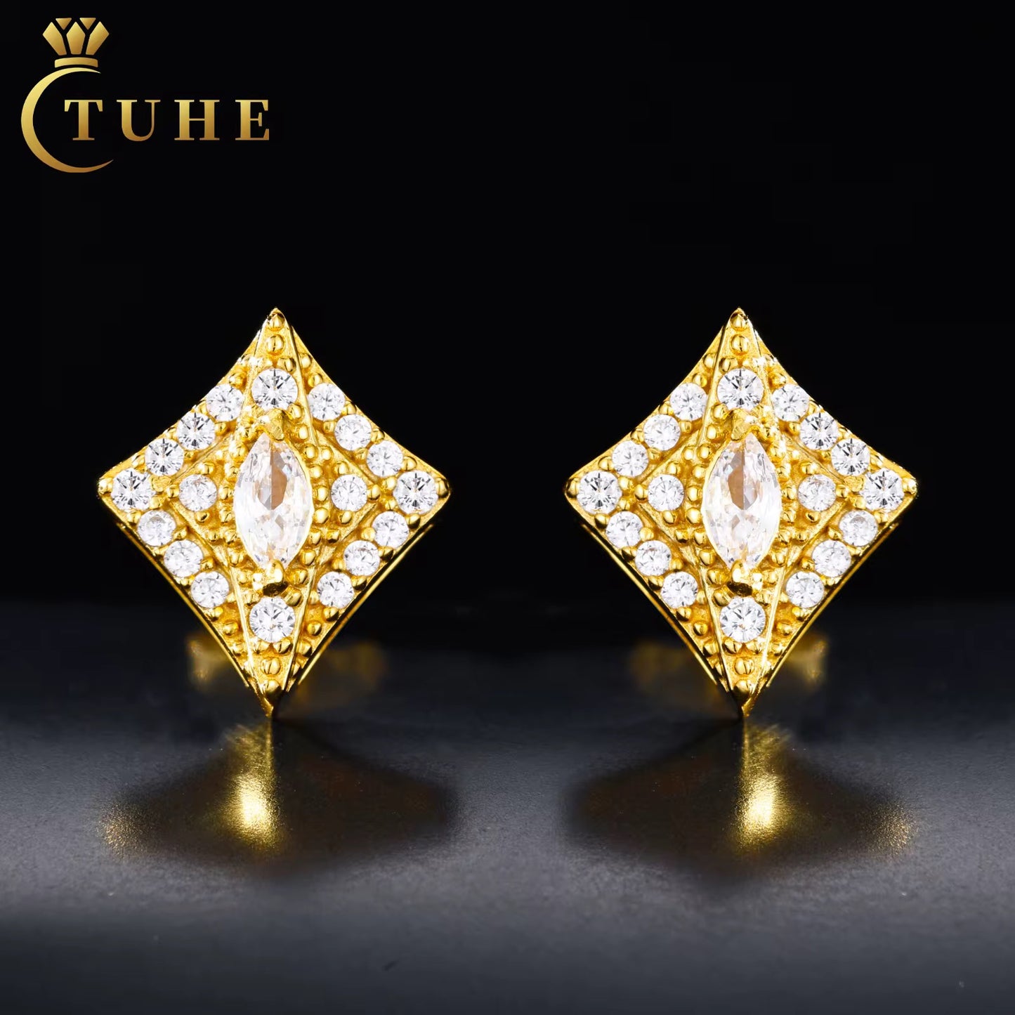 Noble Stud Earrings Gold